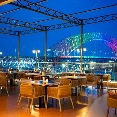HARRIS Hotel Samarinda Buitenkant foto