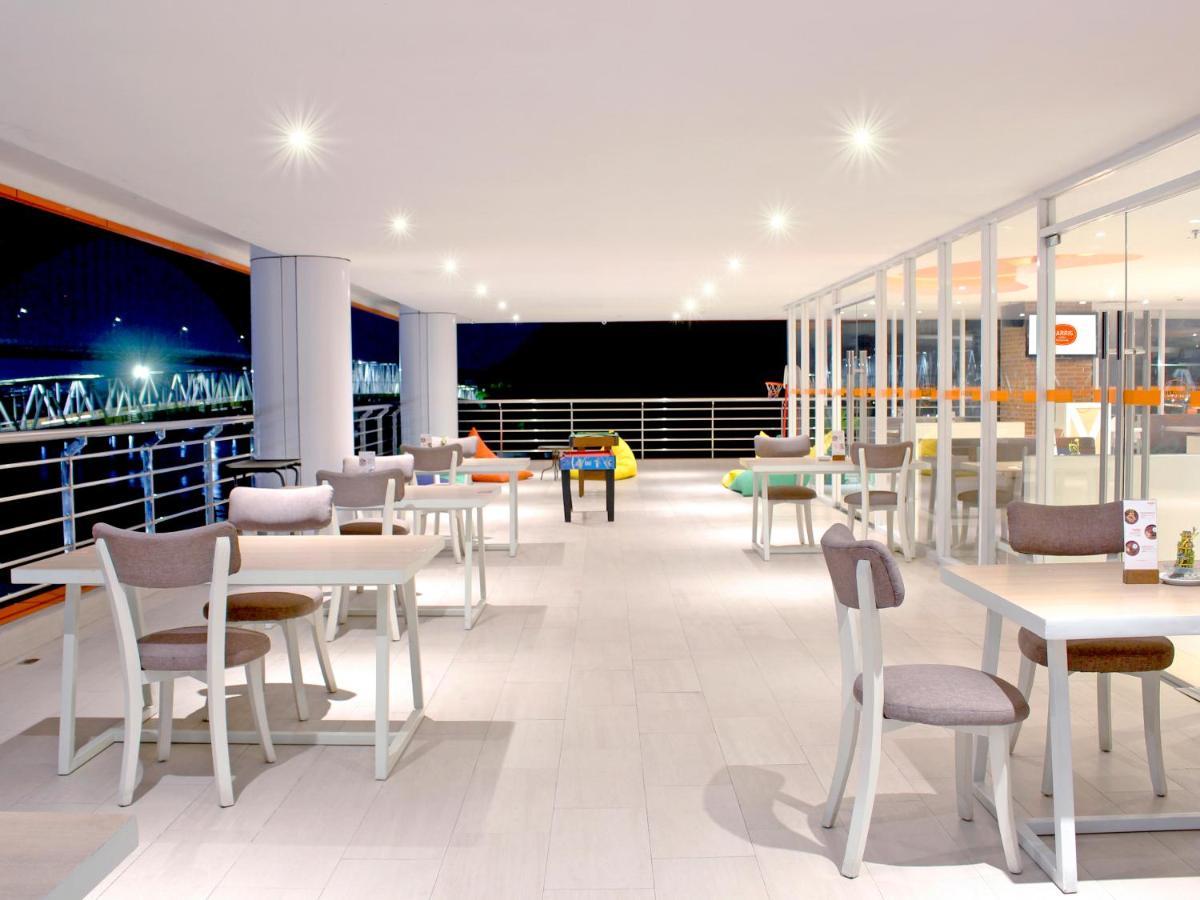 HARRIS Hotel Samarinda Buitenkant foto
