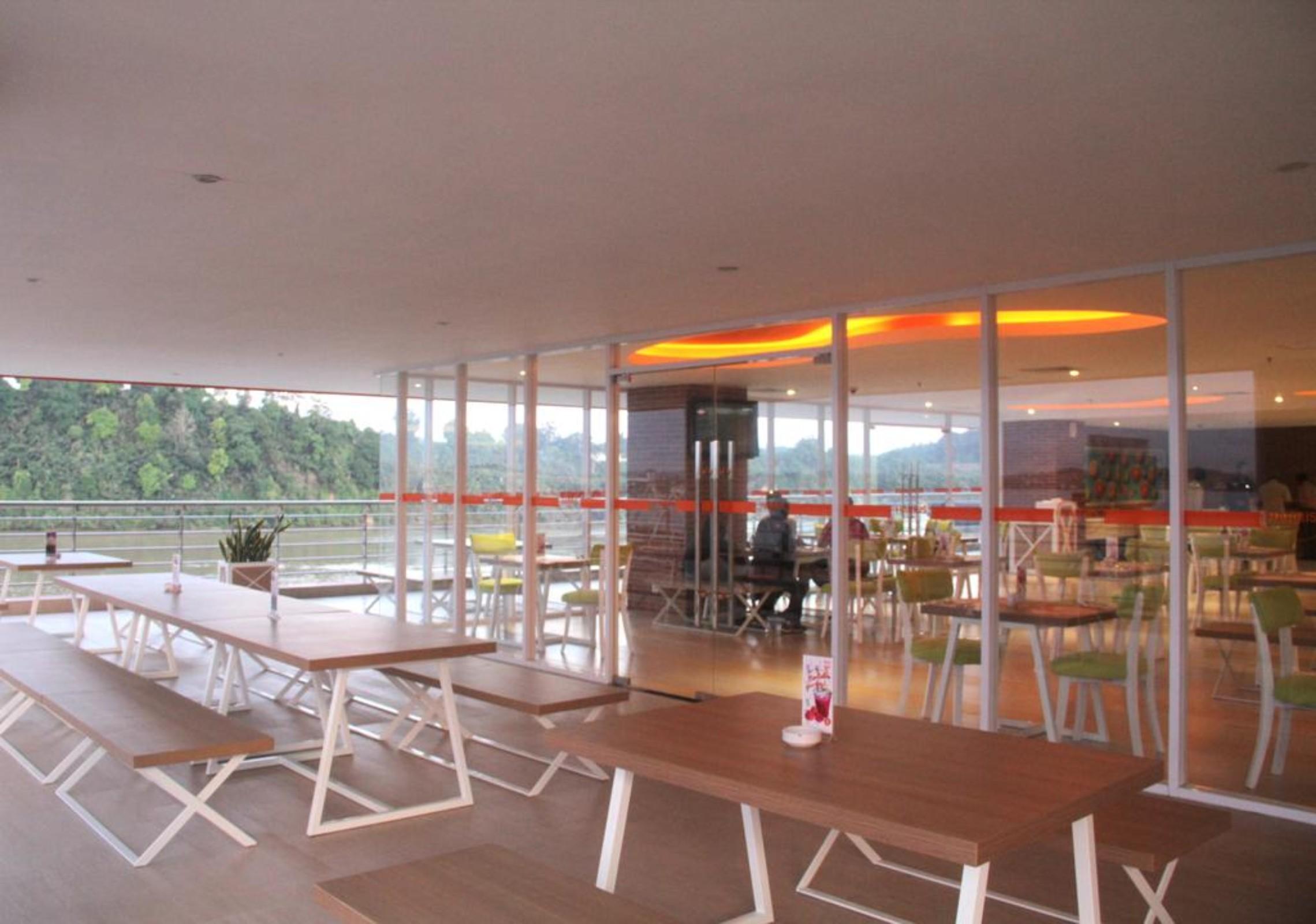 HARRIS Hotel Samarinda Buitenkant foto