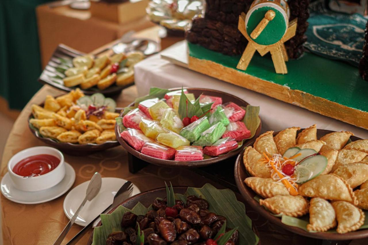 HARRIS Hotel Samarinda Buitenkant foto