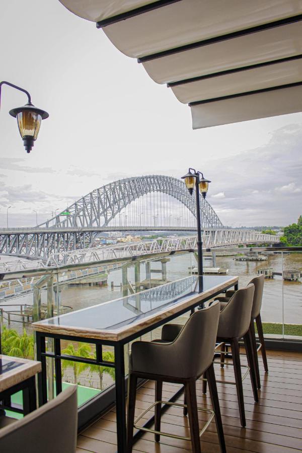 HARRIS Hotel Samarinda Buitenkant foto