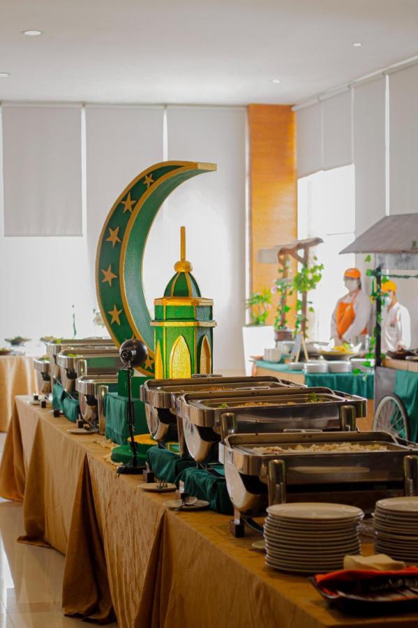 HARRIS Hotel Samarinda Buitenkant foto
