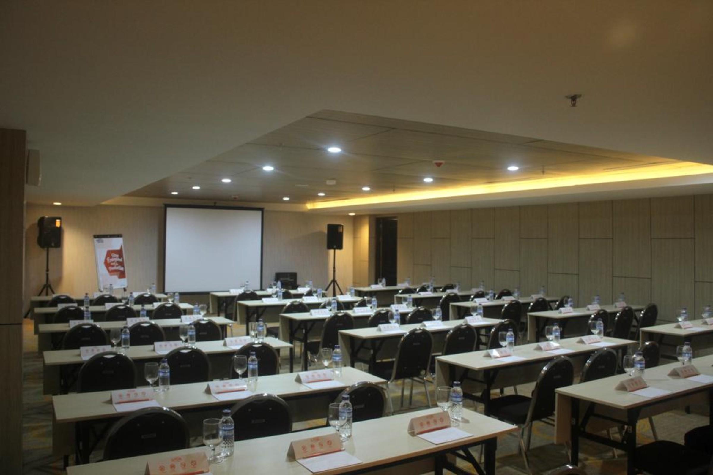 HARRIS Hotel Samarinda Buitenkant foto