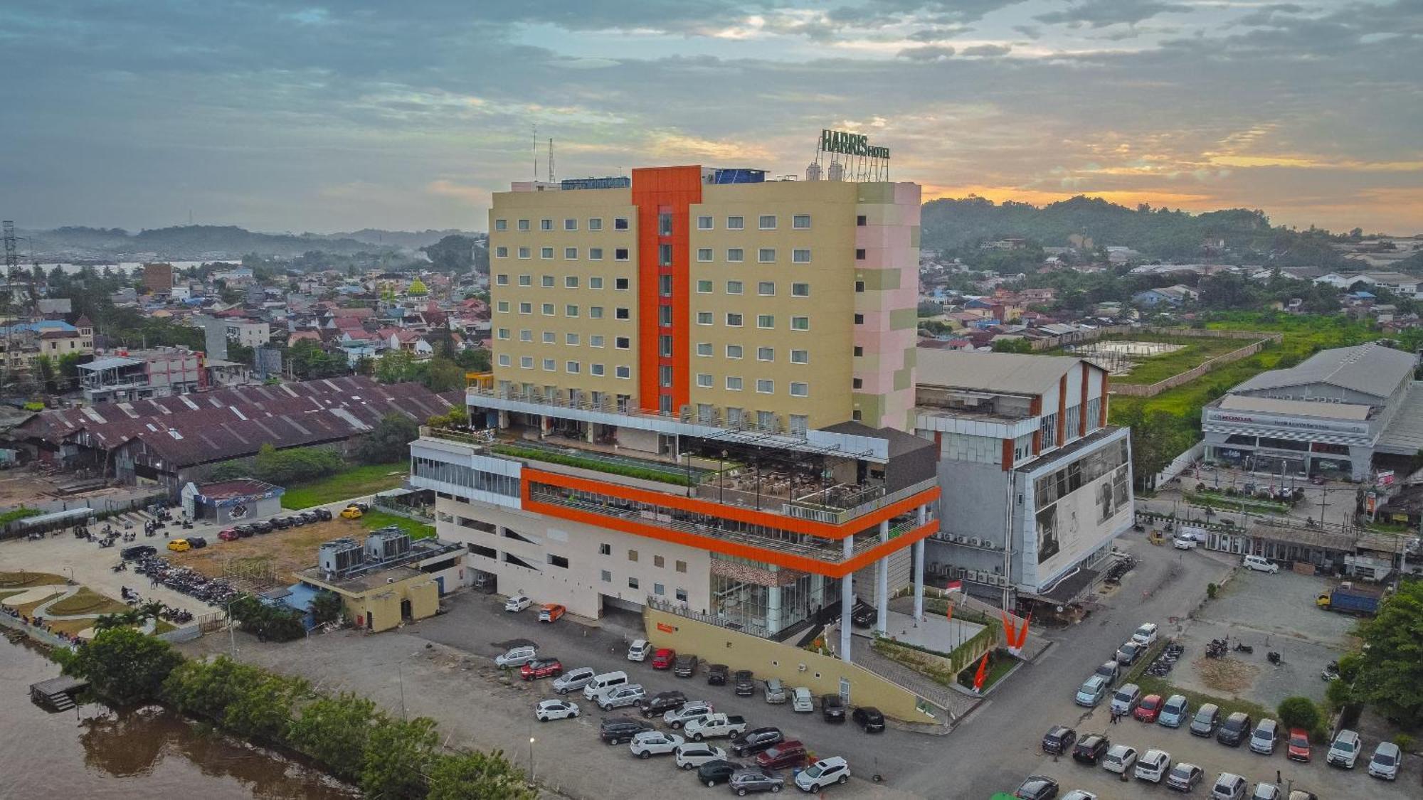 HARRIS Hotel Samarinda Buitenkant foto