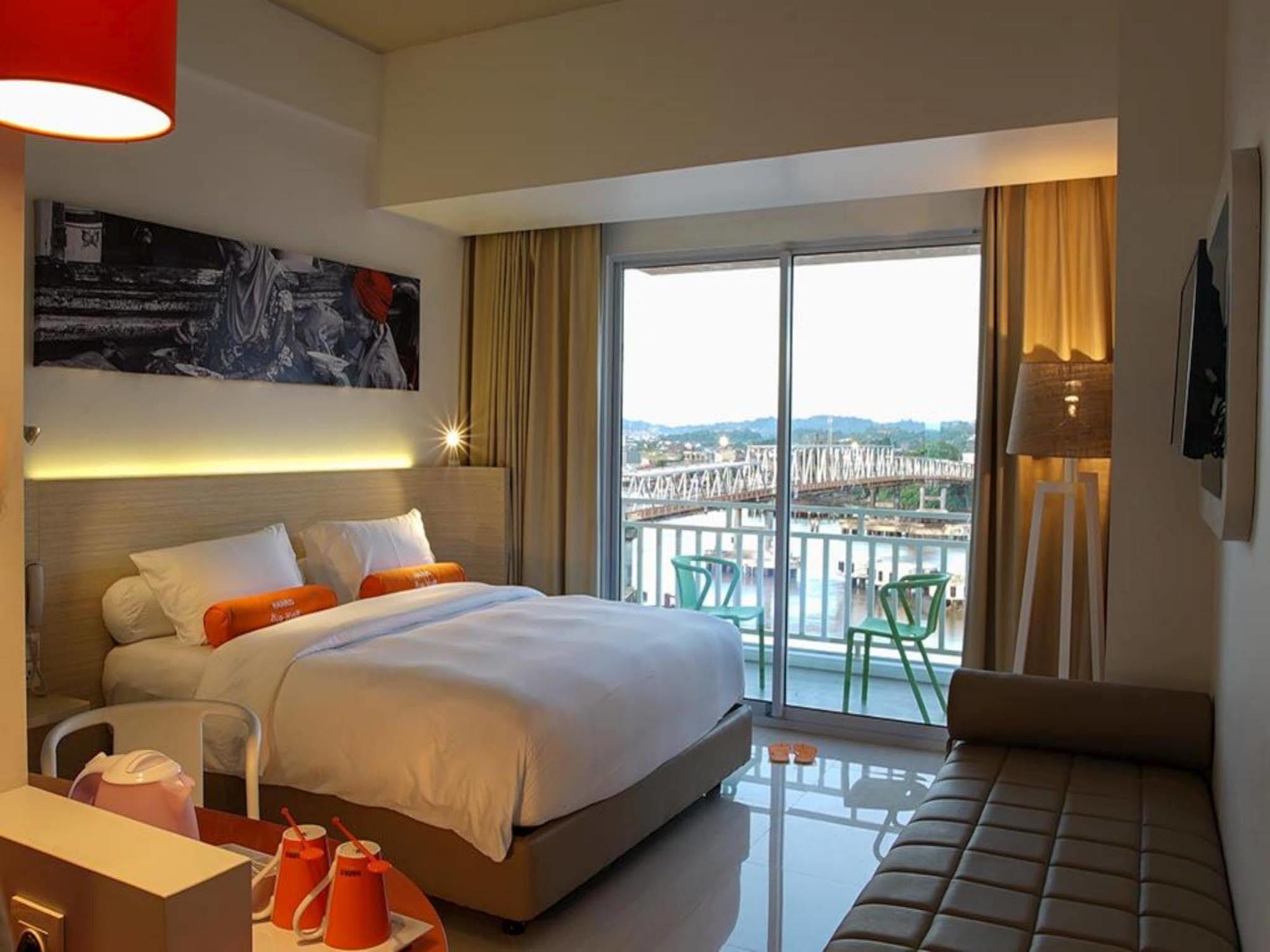 HARRIS Hotel Samarinda Buitenkant foto